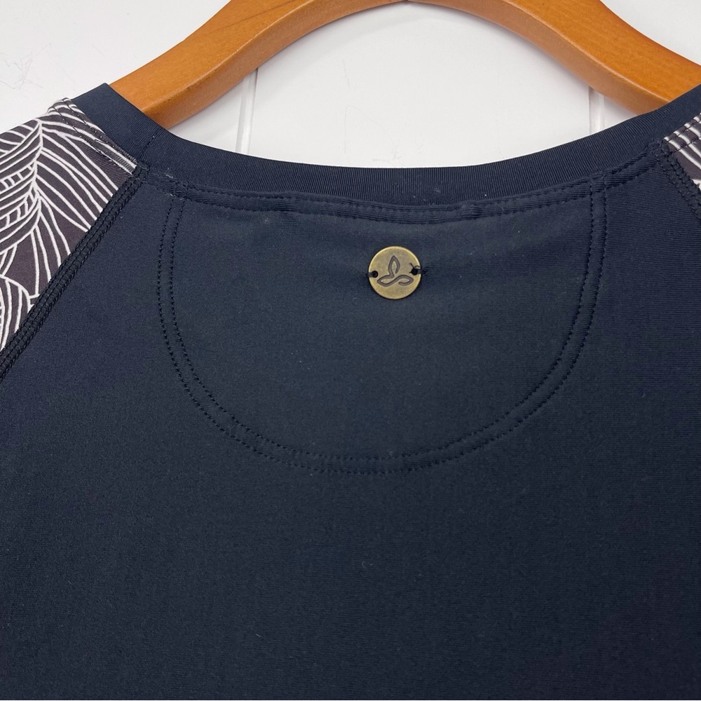 Prana Edge Wave SS Sun Top Black Fronds Color-Block Women’s Size M - Picture 3 of 8